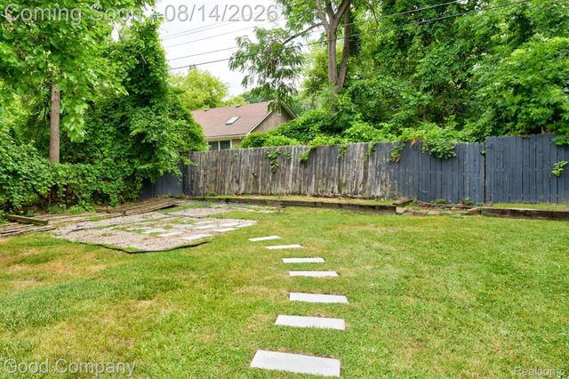 30110 Fairfax Street, Southfield, MI 48076