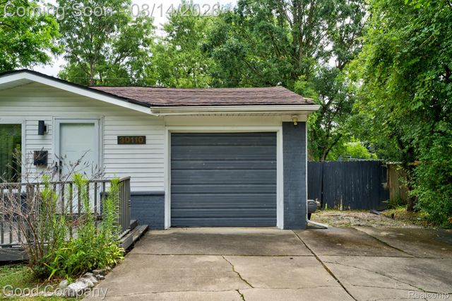 30110 Fairfax Street, Southfield, MI 48076