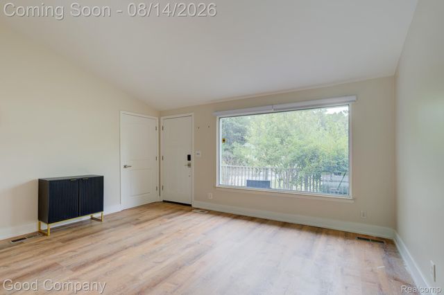 30110 Fairfax Street, Southfield, MI 48076