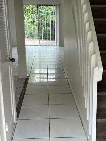 950 SW 74th Ave 950, North Lauderdale, FL 33068