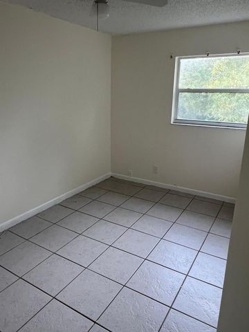 950 SW 74th Ave 950, North Lauderdale, FL 33068