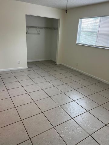 950 SW 74th Ave 950, North Lauderdale, FL 33068