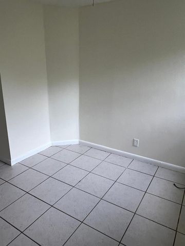 950 SW 74th Ave 950, North Lauderdale, FL 33068