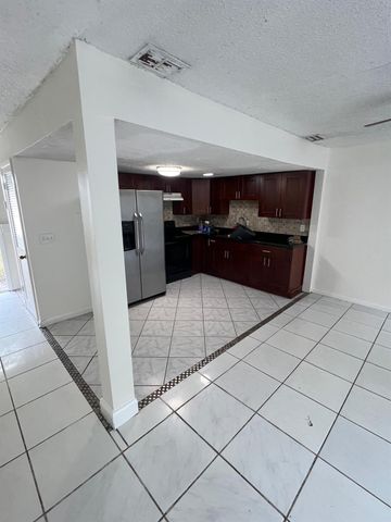 950 SW 74th Ave 950, North Lauderdale, FL 33068