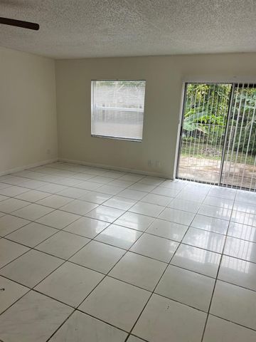 950 SW 74th Ave 950, North Lauderdale, FL 33068