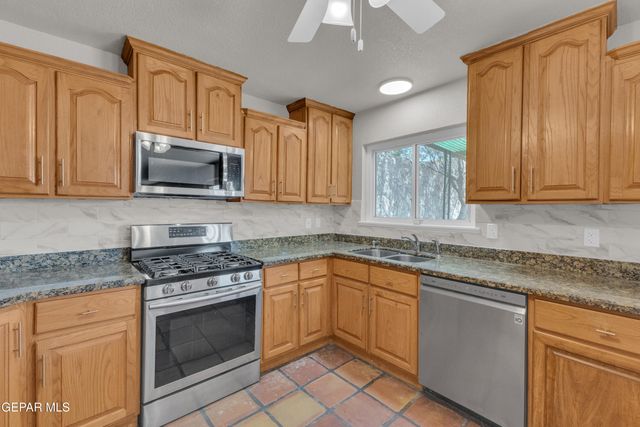 404 CHERMONT Drive, El Paso, TX 79912
