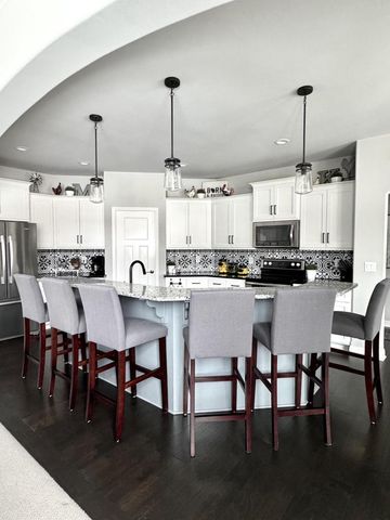 W222S4127 Timm DRIVE, Waukesha, WI 53189