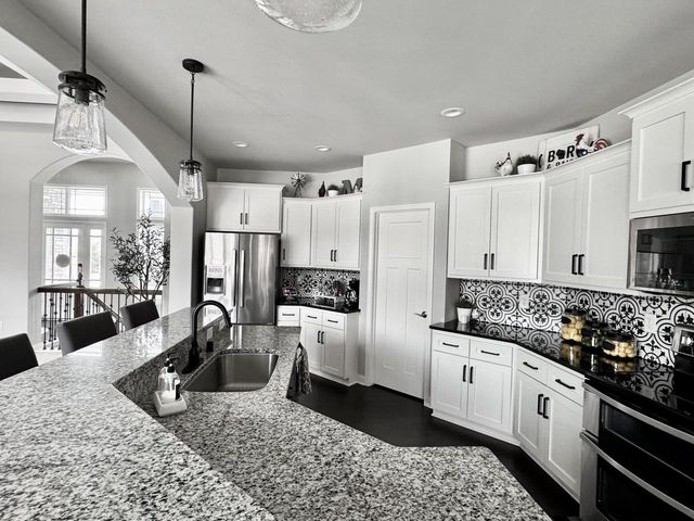 W222S4127 Timm DRIVE, Waukesha, WI 53189