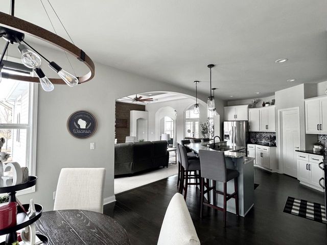 W222S4127 Timm DRIVE, Waukesha, WI 53189