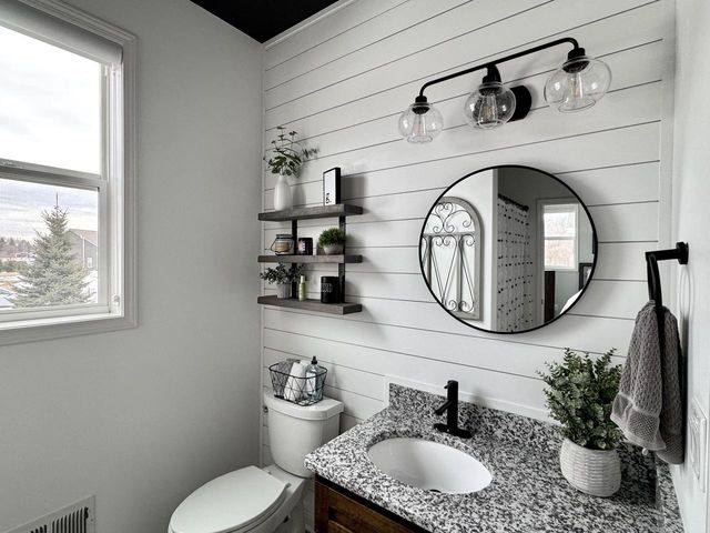 W222S4127 Timm DRIVE, Waukesha, WI 53189