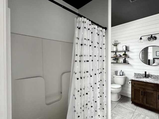 W222S4127 Timm DRIVE, Waukesha, WI 53189