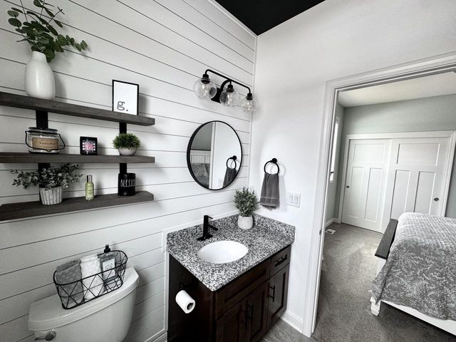 W222S4127 Timm DRIVE, Waukesha, WI 53189