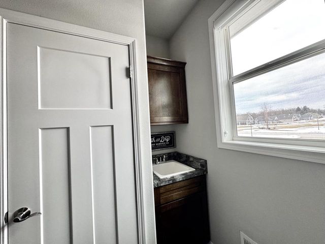 W222S4127 Timm DRIVE, Waukesha, WI 53189