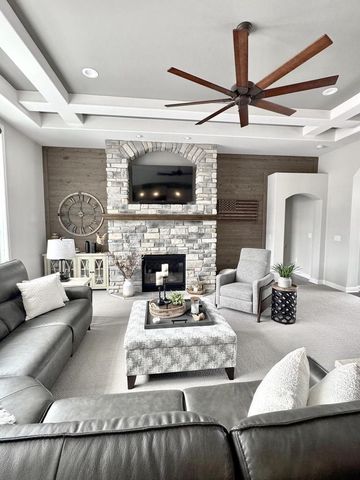 W222S4127 Timm DRIVE, Waukesha, WI 53189