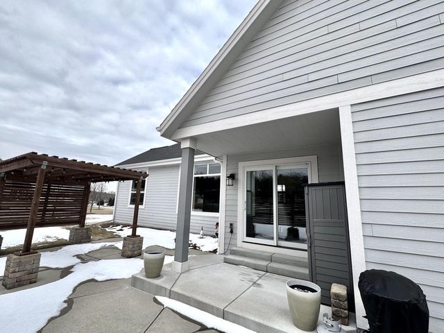 W222S4127 Timm DRIVE, Waukesha, WI 53189