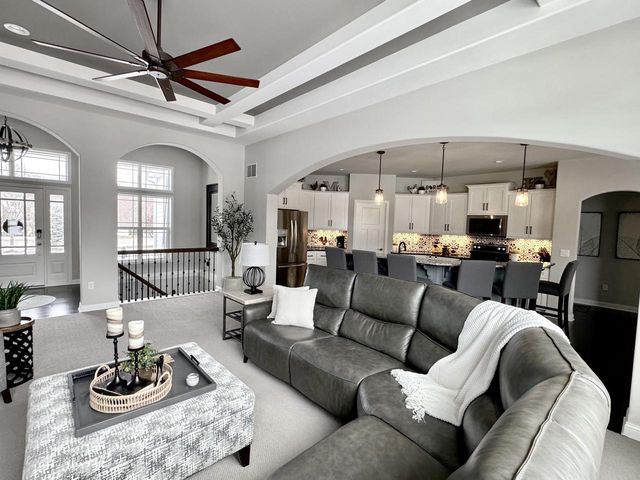 W222S4127 Timm DRIVE, Waukesha, WI 53189