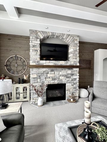 W222S4127 Timm DRIVE, Waukesha, WI 53189