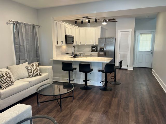 576 N CLAYBROOK ST, Memphis, TN 38104