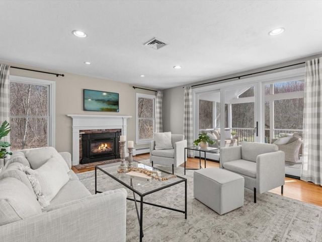 30 Alprilla Farm Rd, Hopkinton, MA 01748