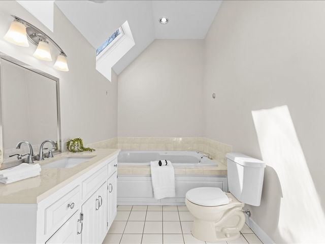 30 Alprilla Farm Rd, Hopkinton, MA 01748