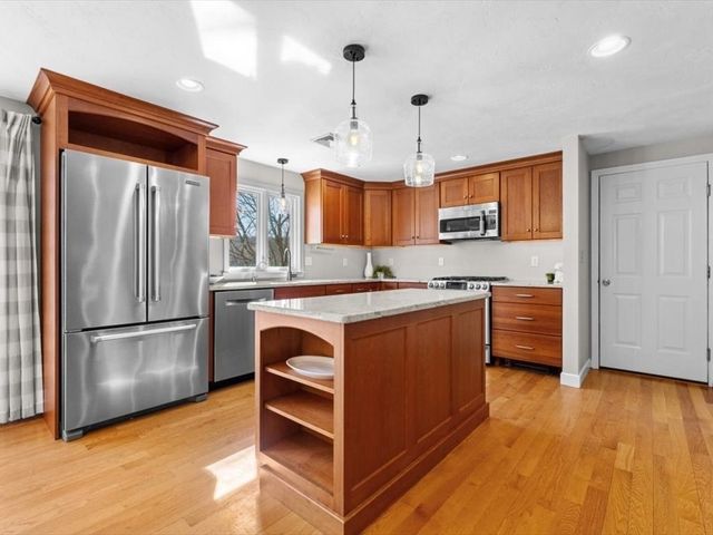 30 Alprilla Farm Rd, Hopkinton, MA 01748