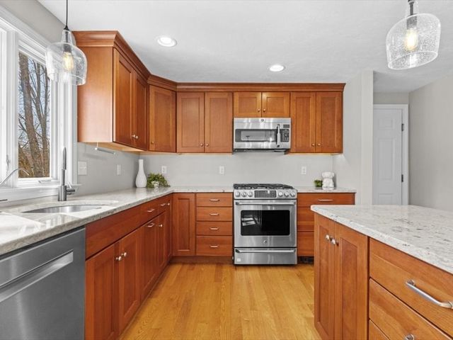 30 Alprilla Farm Rd, Hopkinton, MA 01748