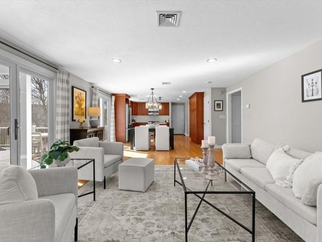 30 Alprilla Farm Rd, Hopkinton, MA 01748