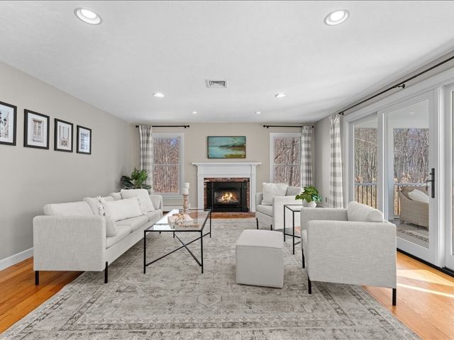 30 Alprilla Farm Rd, Hopkinton, MA 01748