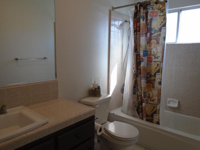 12066 Idaho Avenue, Hanford, CA 93230