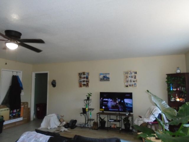 12066 Idaho Avenue, Hanford, CA 93230