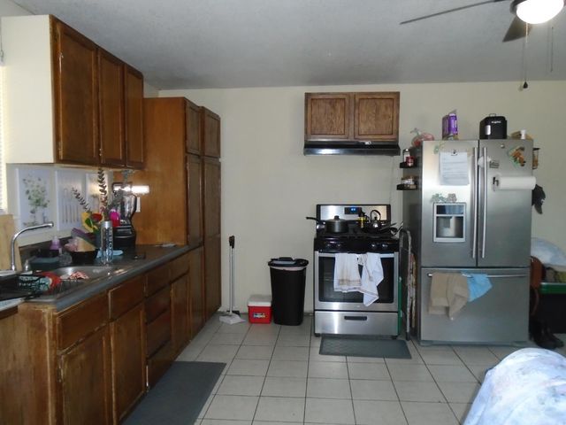 12066 Idaho Avenue, Hanford, CA 93230