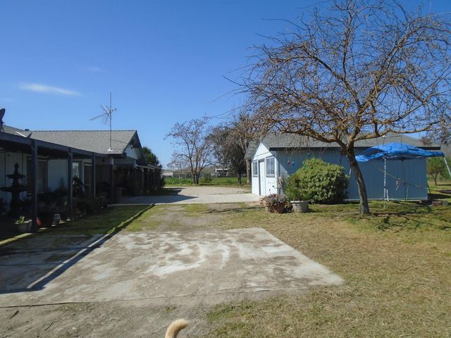 12066 Idaho Avenue, Hanford, CA 93230