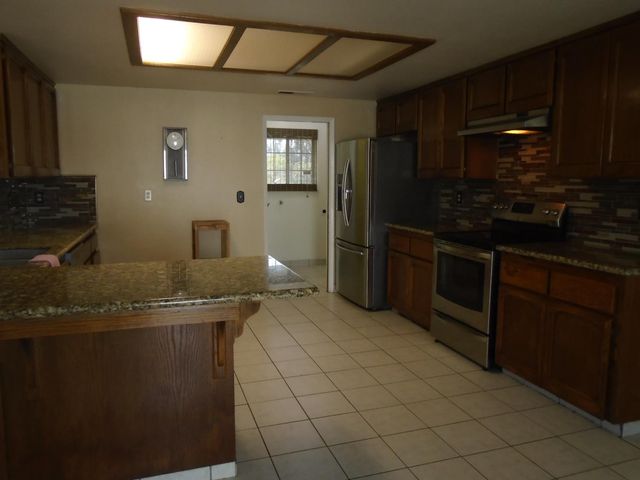 12066 Idaho Avenue, Hanford, CA 93230