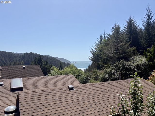 19921 WHALESHEAD Rd OV9, Brookings, OR 97415