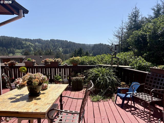 19921 WHALESHEAD Rd OV9, Brookings, OR 97415