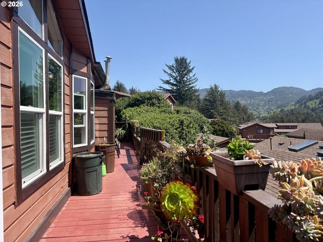 19921 WHALESHEAD Rd OV9, Brookings, OR 97415