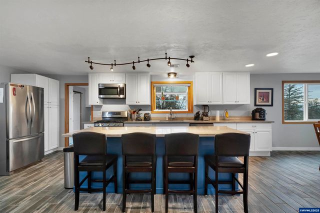 33844 Sunnyview Dr NE, Albany, OR 97322