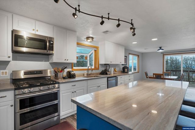 33844 Sunnyview Dr NE, Albany, OR 97322