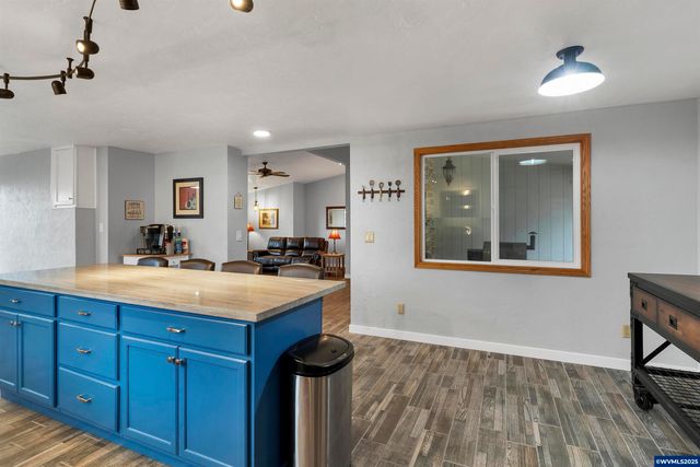 33844 Sunnyview Dr NE, Albany, OR 97322