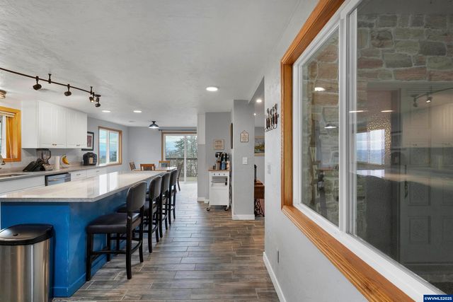 33844 Sunnyview Dr NE, Albany, OR 97322