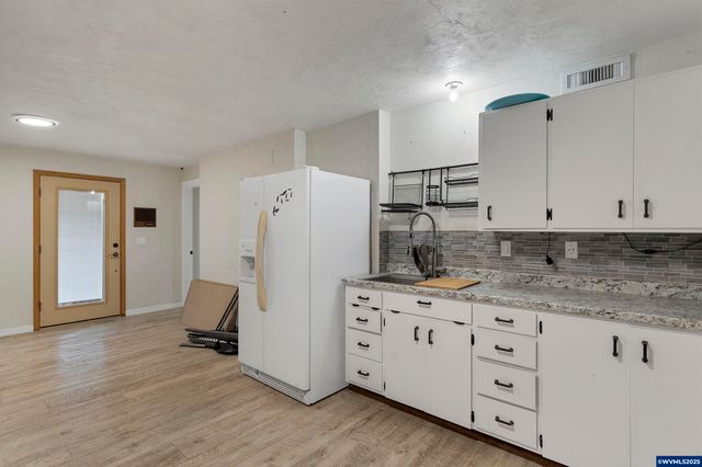 33844 Sunnyview Dr NE, Albany, OR 97322