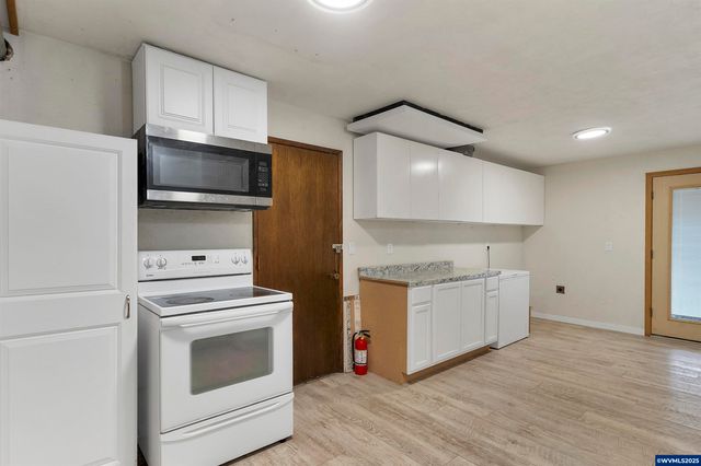 33844 Sunnyview Dr NE, Albany, OR 97322