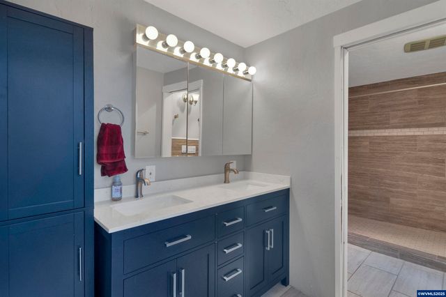 33844 Sunnyview Dr NE, Albany, OR 97322