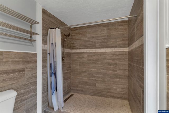 33844 Sunnyview Dr NE, Albany, OR 97322