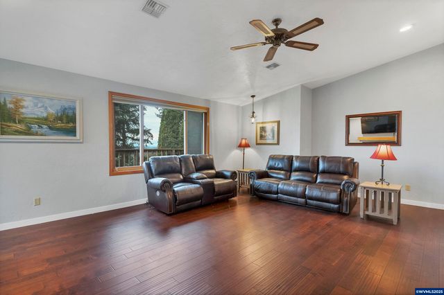 33844 Sunnyview Dr NE, Albany, OR 97322