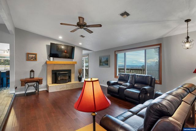 33844 Sunnyview Dr NE, Albany, OR 97322