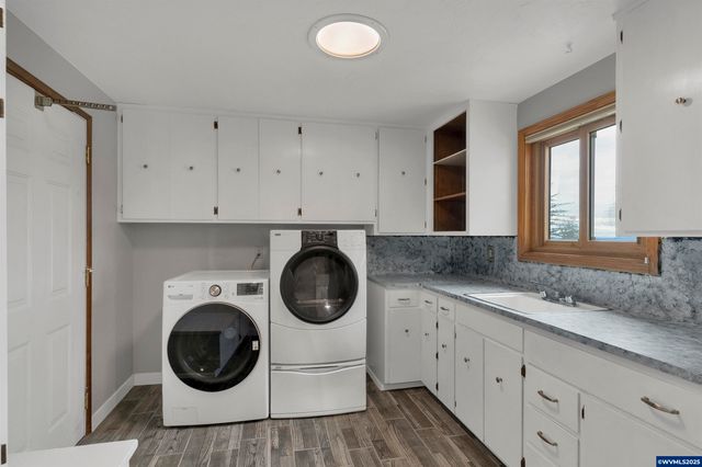 33844 Sunnyview Dr NE, Albany, OR 97322