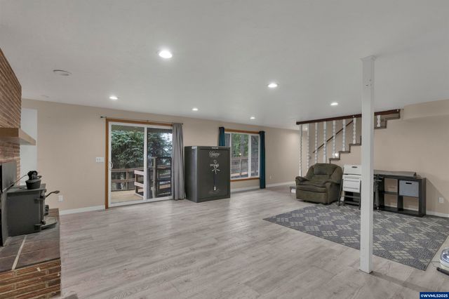 33844 Sunnyview Dr NE, Albany, OR 97322