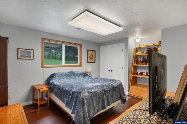 33844 Sunnyview Dr NE, Albany, OR 97322