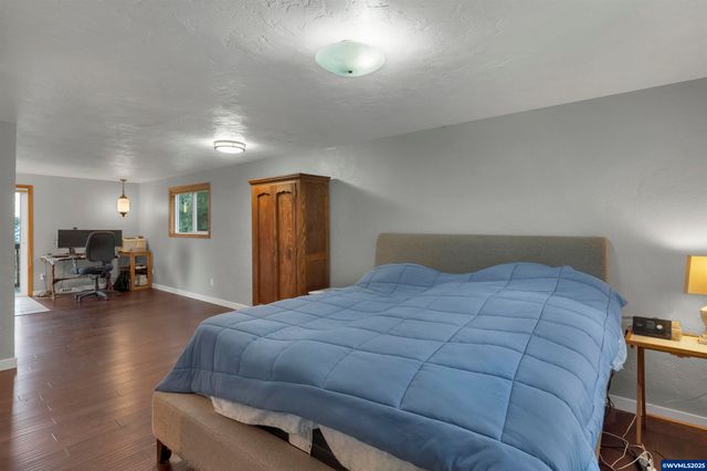 33844 Sunnyview Dr NE, Albany, OR 97322